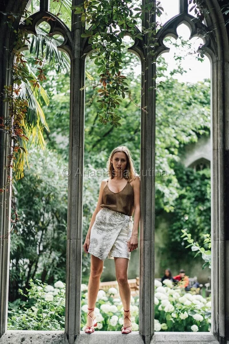 Contemporary women's look — fashion editorial London