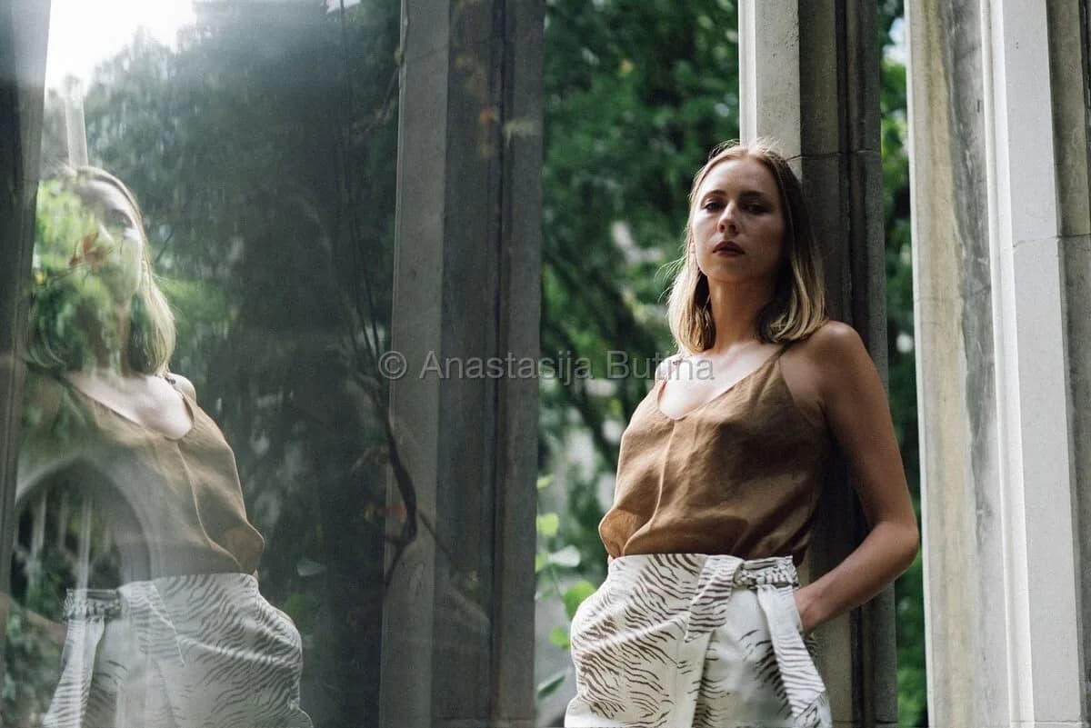 Contemporary women's look — London editorial